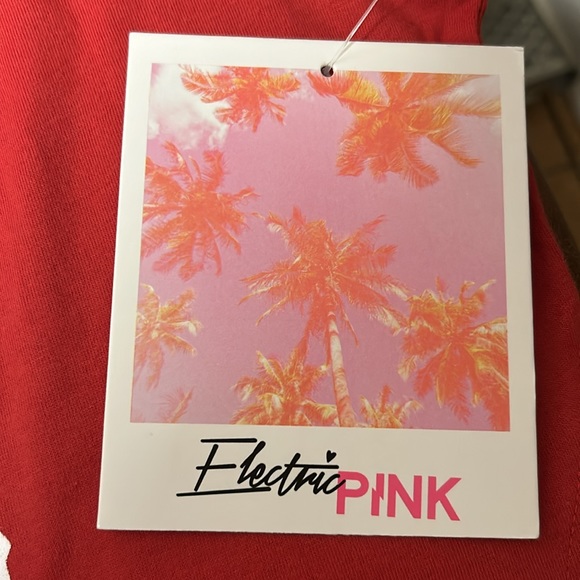 NWT Electric Pink Women’s “I 🩷 AMERICA Tank Top with Fringe around sides of top - Picture 8 of 8